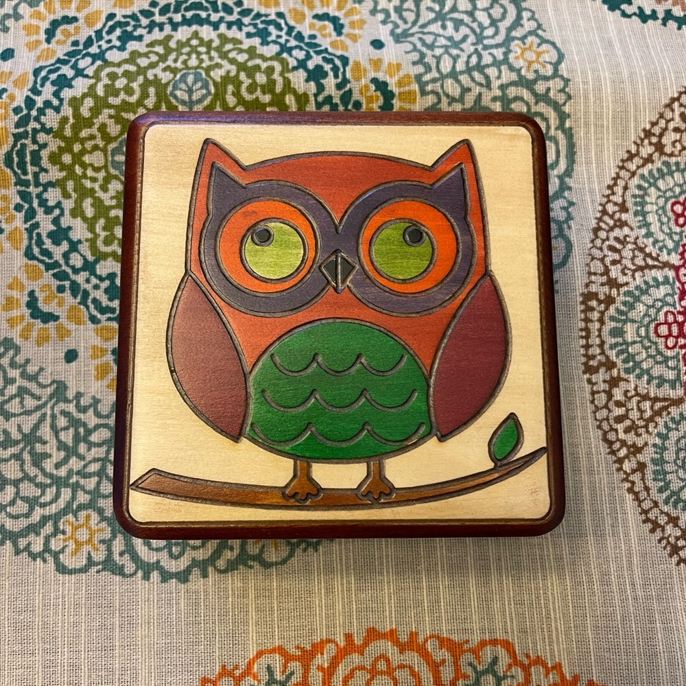 GORGEOUS NWT ornate wooden owl container